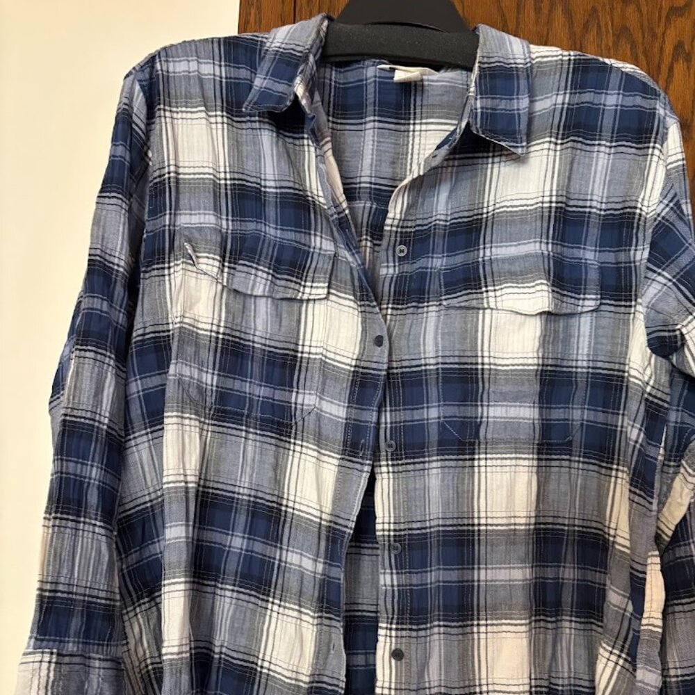 H&M Blue & White Women's Cotton Button Down Long Sleeves Shirt (size Large)